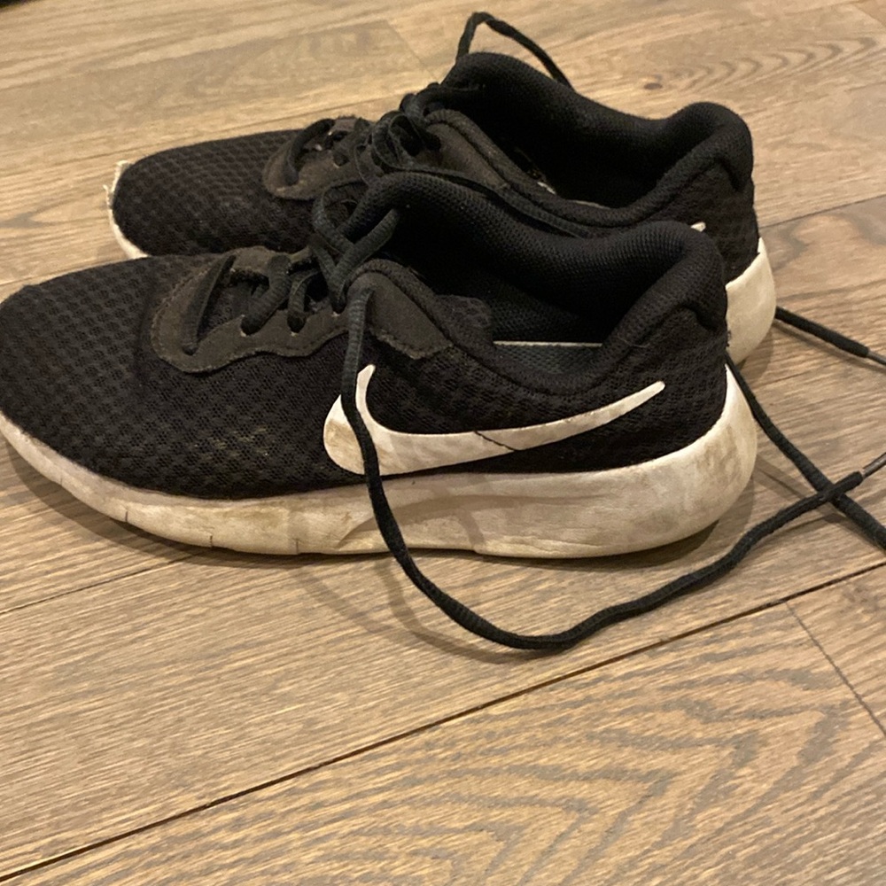Nike black sneakers girls size 4